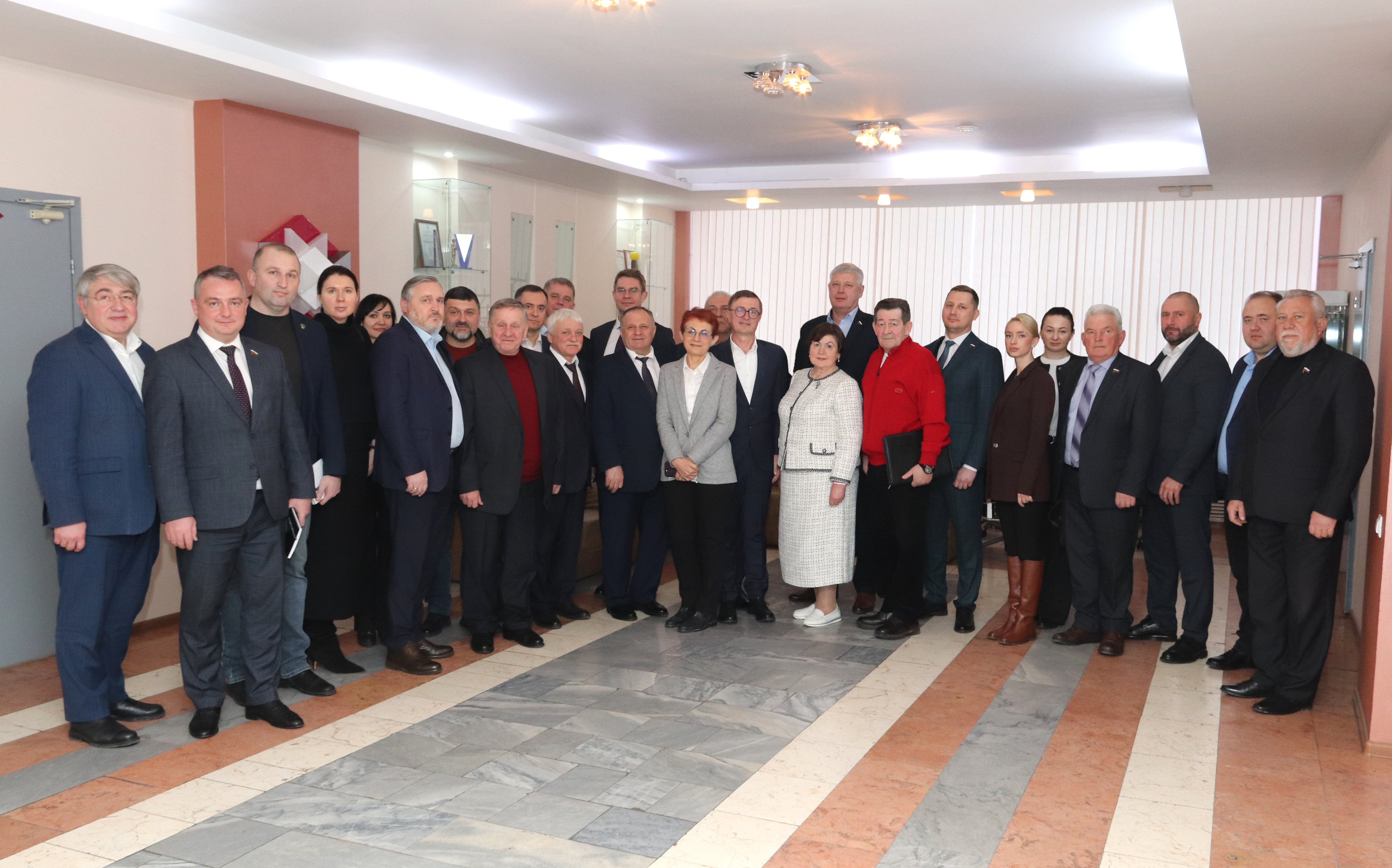 На железногорской площадке ГП «Готэк» прошло выездное заседание постоянного комитета Курской областной Думы по промышленности, строительству, транспорту и ЖКХ